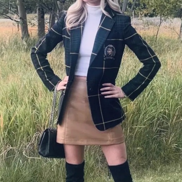 Tommy Hill Blazer, perfect for the holidays perfect color for the right season - Picture 8 of 17